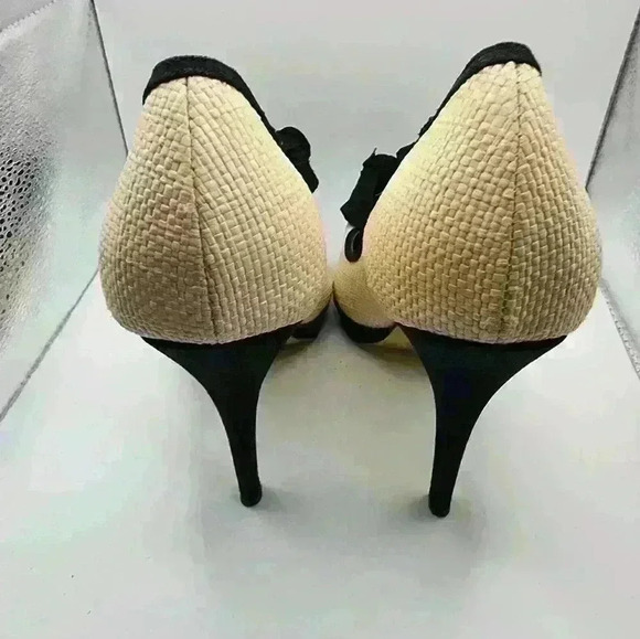 Beverly Feldman tan and black high heels - Picture 2 of 10